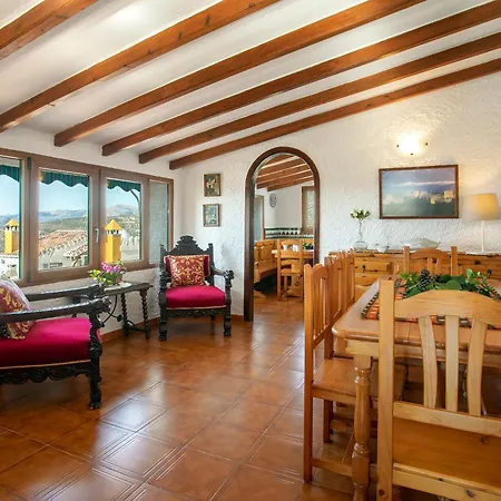Guest house Casa Jardin Del Olivar Con Piscina Privada Alcaucin