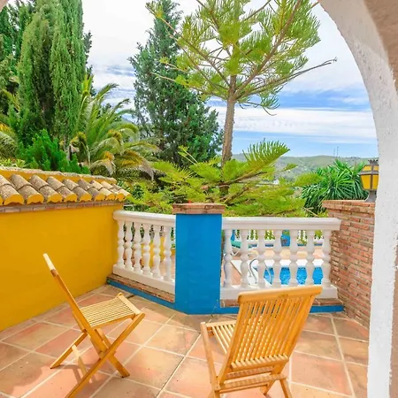 Guest house Casa Jardin Del Olivar Con Piscina Privada Alcaucin